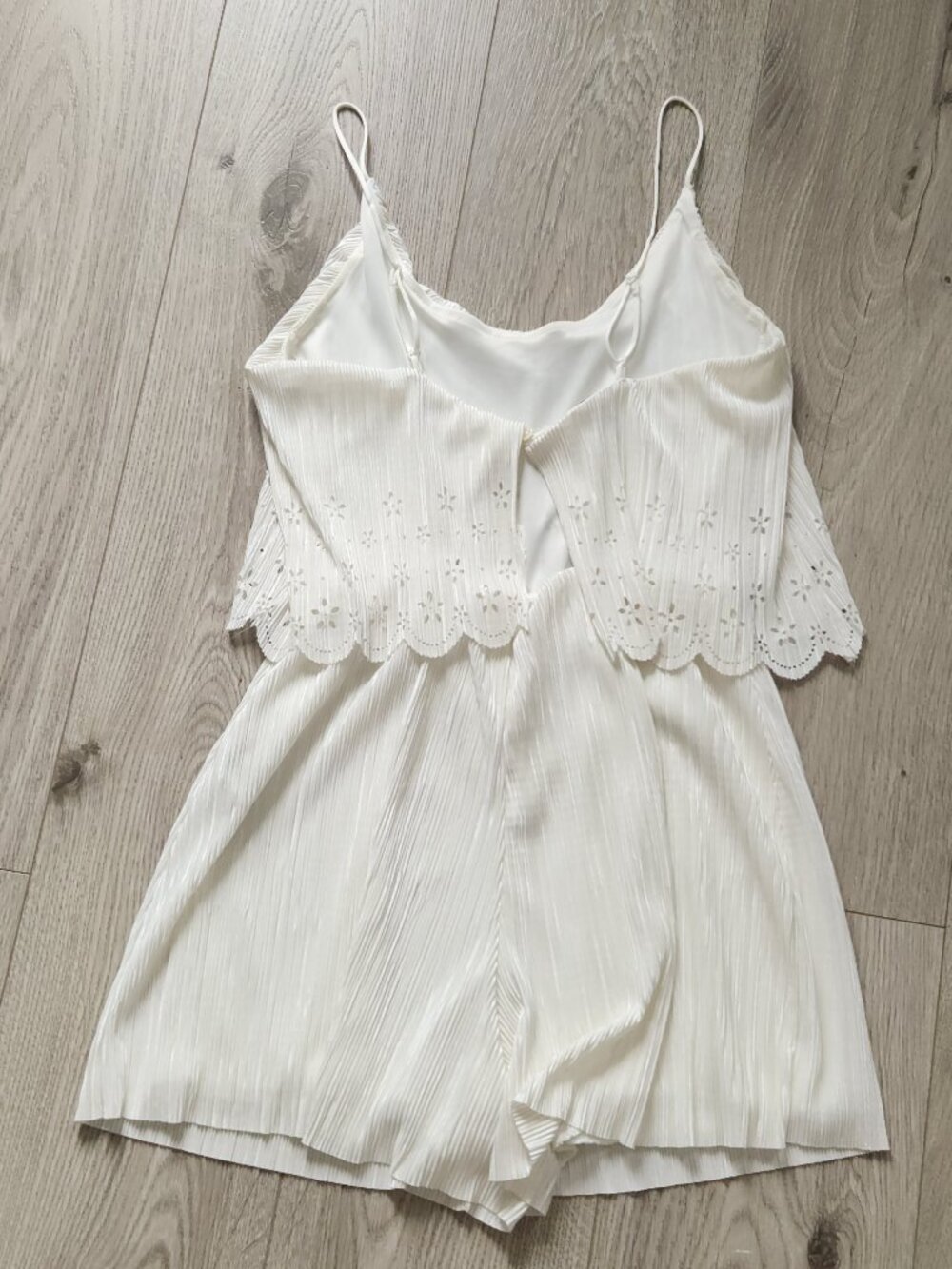 Eyelet Romper - Picture 3 of 4